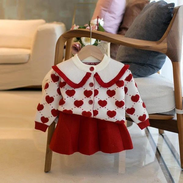 Комплекты одежды для девочек, осенний свитер с сердечками, костюмы с милым кукольным воротником, вязаный кардиган с длинными рукавами, красное плиссированное платье, комплект из 2 предметов для детей