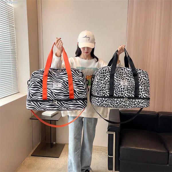 Seesäcke Reisetasche Damenhandtasche Leoparden-Zebra-Druck Wasserdicht Große Zugstange Boarding Fitness Trocken- und Nasstrennung Gepäck 231024