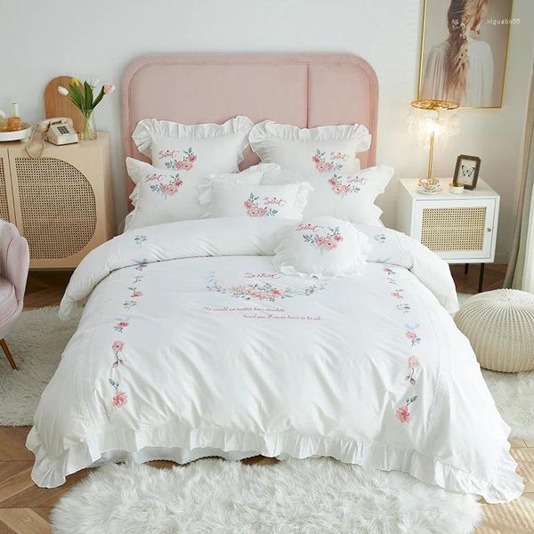 Yatak takımları gül çiçekler nakış beyaz seti lüks prenses dantel fırfır mısır pamuklu nevresim yatak kapağı yatak örtüsü yastık kılıfı