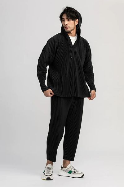 Calças Lssey Miyake Calças Lssey Miyake Calças masculinas Miyake Plissadas Roupas masculinas retas Lápis preto recortado Street Wear Estilo japonês Comprimento do tornozelo 824