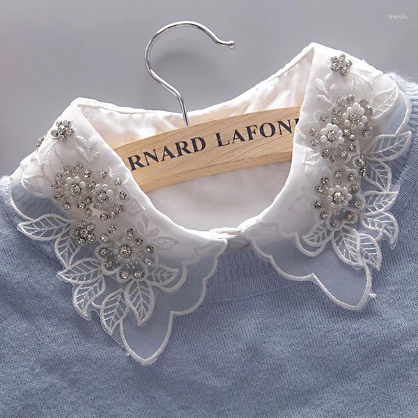 Papillon da donna coreani fatti a mano con diamanti e perle con colletto della camicia borchiato bianco falso