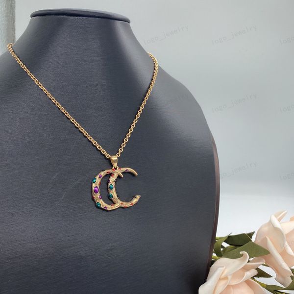 2023 Neue heiße Designer-Halskette, 14 Karat Gold-Messing-Material, bunte Kristall-Doppel-Alphabet-Anhänger-Halskette, Modetrend-Schmuck, Hochzeit, Party, hochwertige Geschenke