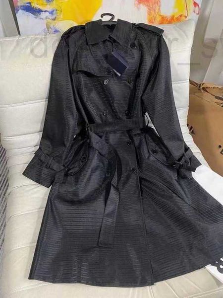 Trench da donna Designer Trench nero lungo standard a triangolo ad alta definizione per donna nel 2023 nuovo cappotto autunnale con cintura e cappotto con risvolto in raso G2I2