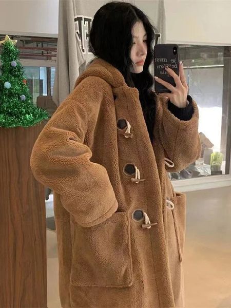 Misturas de lã feminina Faux Woolen Long Coat Mulheres Manga Longa Bolso Grande Botão de Chifre de Vaca Hoodies Outwear Outono Inverno Quente Solto Lady Jackets 231024