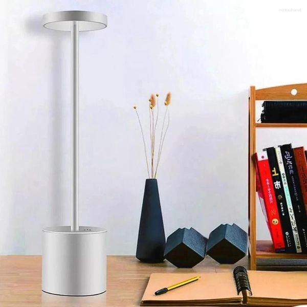 Masa lambaları Kablosuz lamba USB Şarj Edilebilir LED Portable Pille Powered Üç Renksiz Adımsız Püskürtme Küçük Işık Odası Dekor