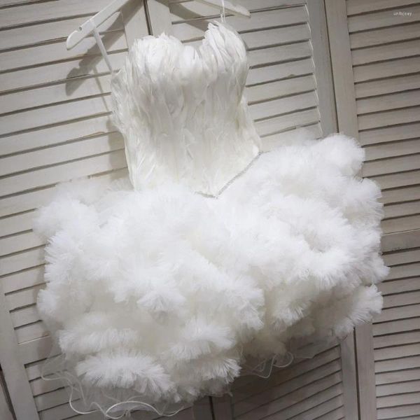 Vestidos de festa deslumbrante penas curto baile sem alças rendas camadas traseiras tule organza com forro macio vestido de noite marfim