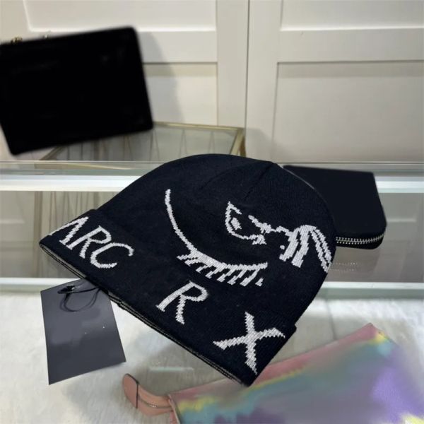 Cappello di lana Designer Beanie Bird Skull Caps For Men Classico cofano invernale Moda donna Lettere Cappelli lavorati a maglia Casquette Rosa Bianco 14 stili