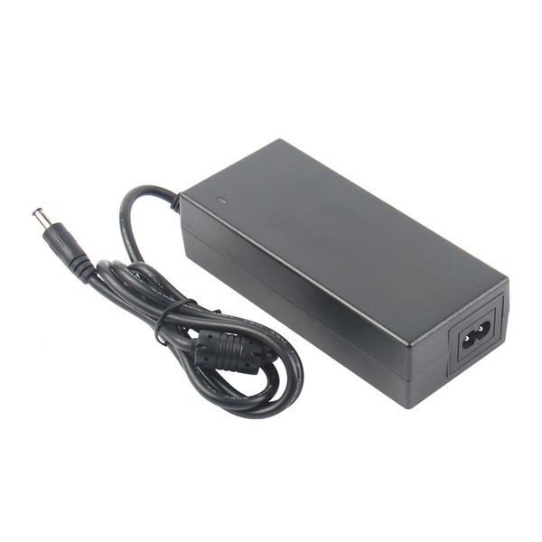 Hochfrequenz-Beleuchtungstransformatoren 50 Stück / Los AC85-265V bis DC12V 5A Netzteil für LED-Streifen 5050 3528 AC-Adapter mit EU-UK-AU-US-Stecker