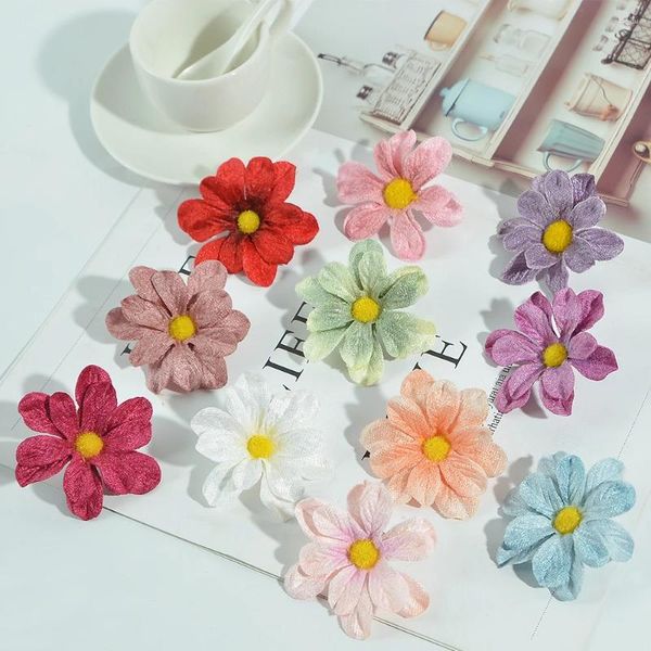 Dekoratif Çiçekler 10/30/50pcs Retro Daisy Flower Heads 6cm Mini Kadife Düğün Ev Dekorasyonu DIY Çelenk Scrapbook Craft