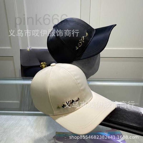 Бейсболки Дизайнерские бейсболки с металлическими буквами Модная универсальная шляпа для пар с утиным языком Мужская и женская солнцезащитная шляпа Trend VU3A