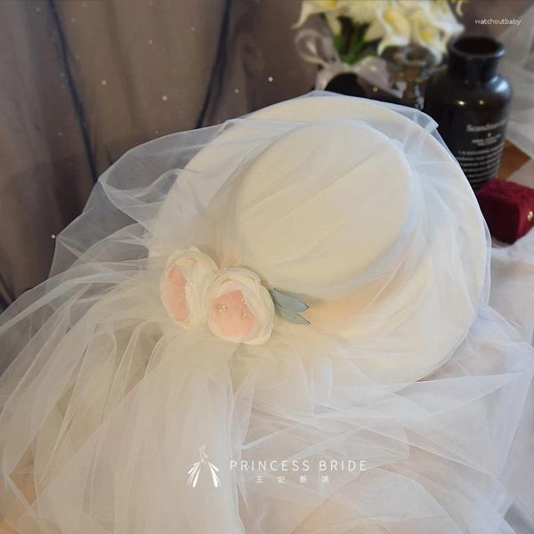 Berets Luxus Design Große Hochzeit Fedora Hut Frauen Weiß Lange Mesh Schleier Blume Fascinators Für Elegante Braut Sombrero Kopfbedeckung