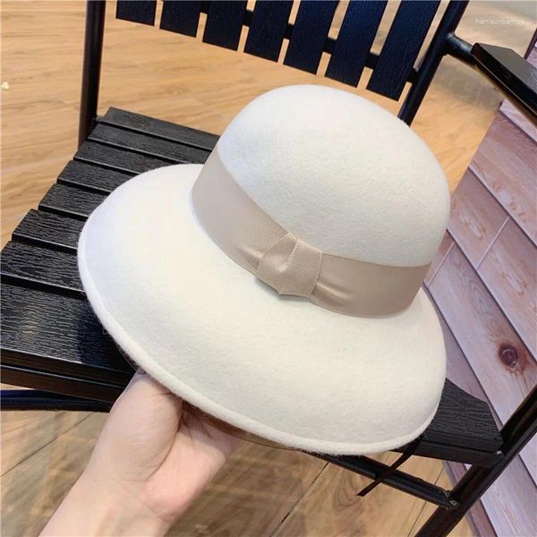 Berretti Cappello a cloche vintage in feltro di lana bianca con bombetta a tesa larga con fiocco Fedora invernali Abito da sposa floscio da donna