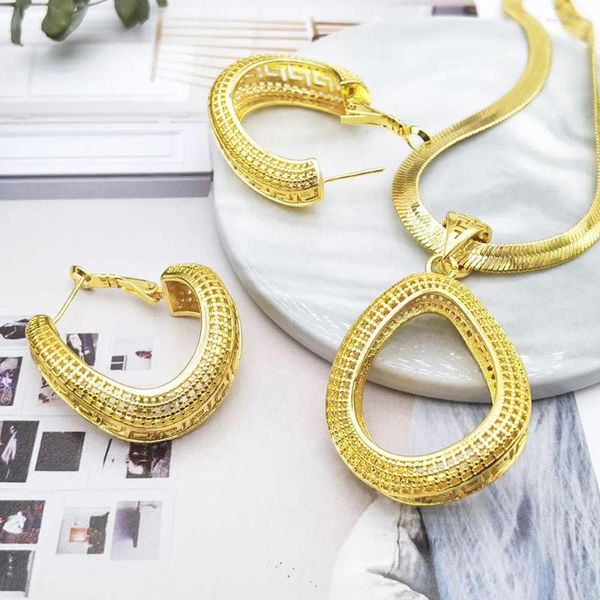 Collana Orecchini Set Dubai Gioielli per le donne Hollow placcato oro 18k e set di gioielli Moda africana Matrimonio Conjuntos De Joyas