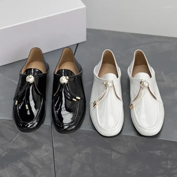 Sapatos de vestido high-end retro ovelha patente couro simples pérola renda moda britânica mocassins mulheres