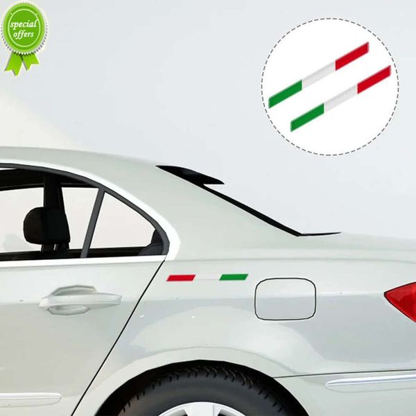 Yeni 2pcs 3D İtalya Rozet Araba Sticker Otomatik Motosiklet Kapısı Tankı Çamurluk Tampon Vücut Tarafı Italia Styling Stickers Araba Dekor Aksesuarları
