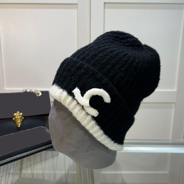 Berretto di design berretto di lusso berretto di maglieria cappello di colore solido lettera di alta qualità prevalente versatile berretto caldo lettera design cappello regalo di Natale 5 colori buoni