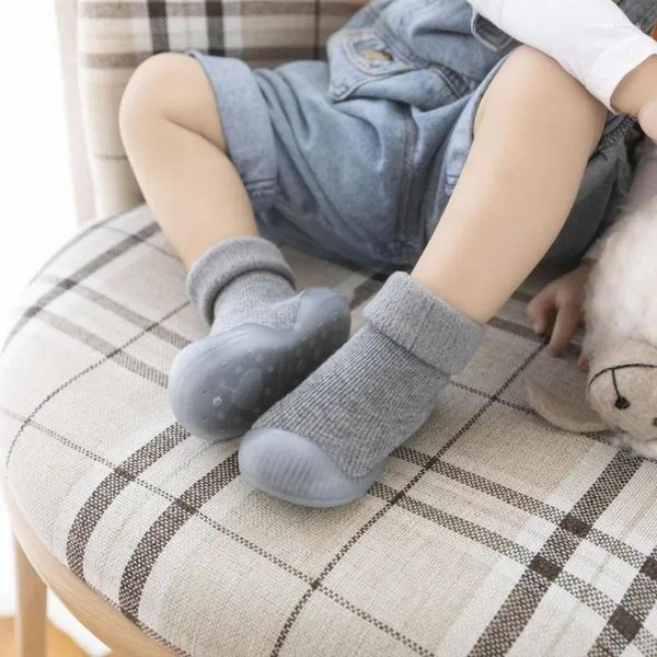 First Walkers 0-3T Born Baby Schuhe Bodensocken Kinder stricken weiche Sohle Prewalker Infant Bebes Fleece warme Winter Anti-Rutsch-Krippenartikel