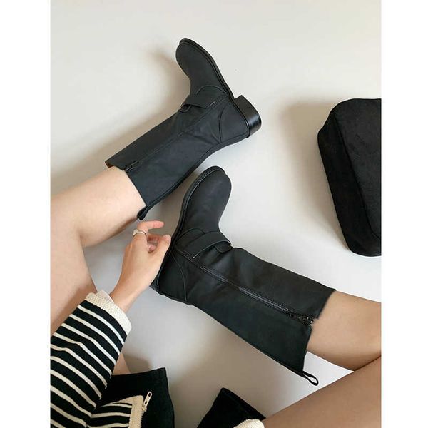 Sapato feminino cinto fivela meados de manga cavaleiro bota salto baixo cabeça redonda zíper lateral casual bota feminina 2023 novo portão leste 231026