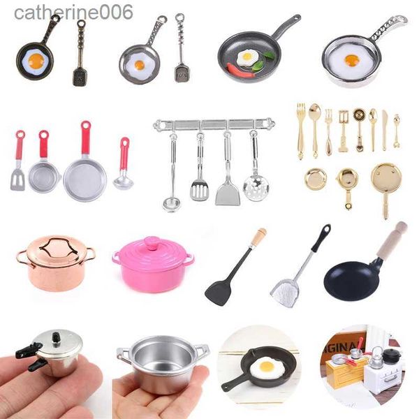 Cozinhas Jogar Comida 1/12 Dollhouse Miniatura Cozinha Metal Colander Long Handle Sopa Colher Colher de Gelo Cozinha Cozinhar Ferramenta Cozinha Decoração ToyL231026