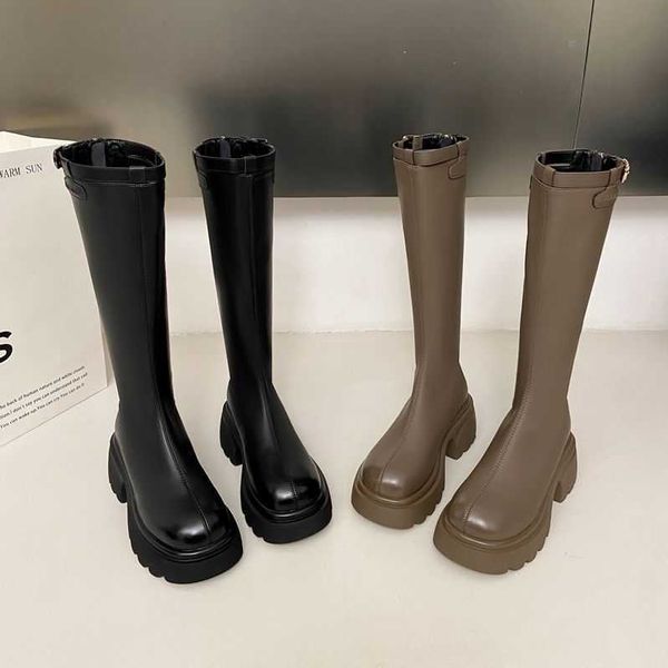 Botas longas de salto grosso com fivela de cinto 2023 outono/inverno versão coreana novas botas altas de sola grossa de dedo redondo, abaixo da altura do joelho, botas de cavaleiro femininas 231026