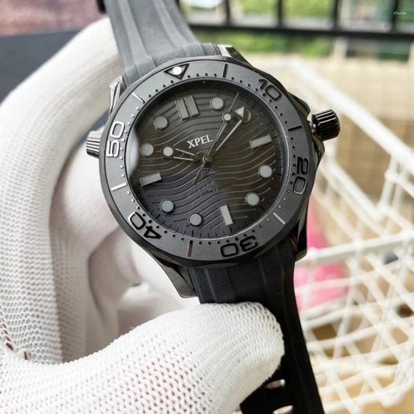 Armbanduhren Hochwertige Mode Sport Schwarz Herren Automatische Mechanik durch die untere Uhr 316 Stahlgürtel mit leuchtendem OMG-Stil