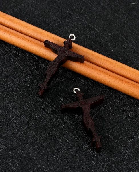 Collane con ciondolo Diyalo 2 pezzi Croce di legno naturale intagliato Crocifisso Gesù Cristo Pendenti Credenti cristiani Ornamenti Gioielli fai da te