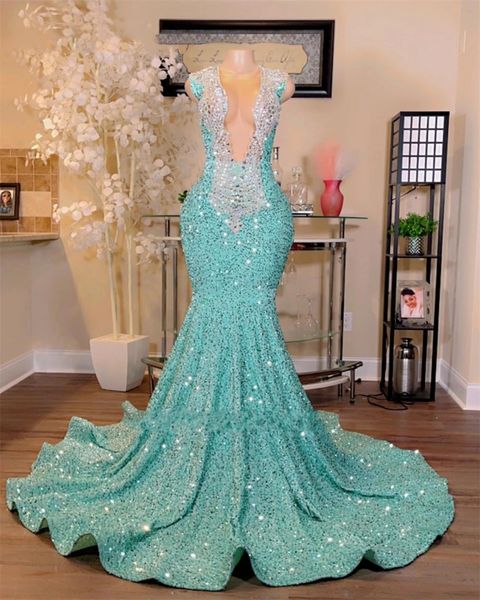 Abiti da sirena con paillettes verde menta 2024 Ragazza nera per abiti da ballo di fine anno Robe De Bal Collo trasparente Plus Size Sweep Train 322