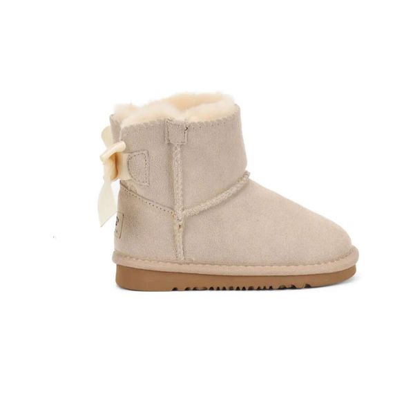 2024 Stivali caldi Bambini Australia Scarponi da neve Designer Scarpe per bambini Inverno Classico Ultra Mini Bottone Neonati maschi Stivaletti alla caviglia Kid Pelliccia scamosciata582