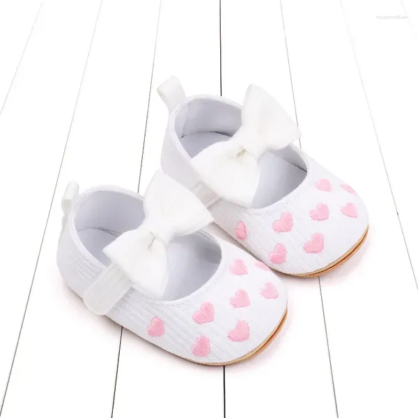 Primi camminatori Scarpe da bambina Piccolo cuore carino Principessa Infant Born Party School Wedding Appartamenti per bambini