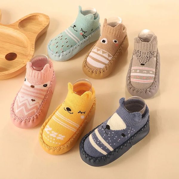 Primeiros caminhantes bebê meias sapatos infantil cor correspondência bonito crianças meninos boneca macia sola criança piso sneaker criança meninas 231026