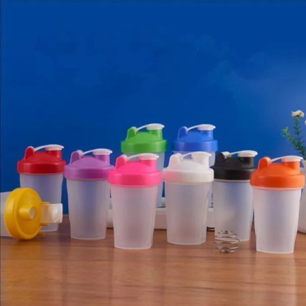 Sportflasche Shaker Mixer-Flasche Kunststoff-Shaker-Flasche Sport Fitness Auslaufsichere Shaker-Wasserflaschen Tragbare Outdoor-Athletenbecher C826 ZZ