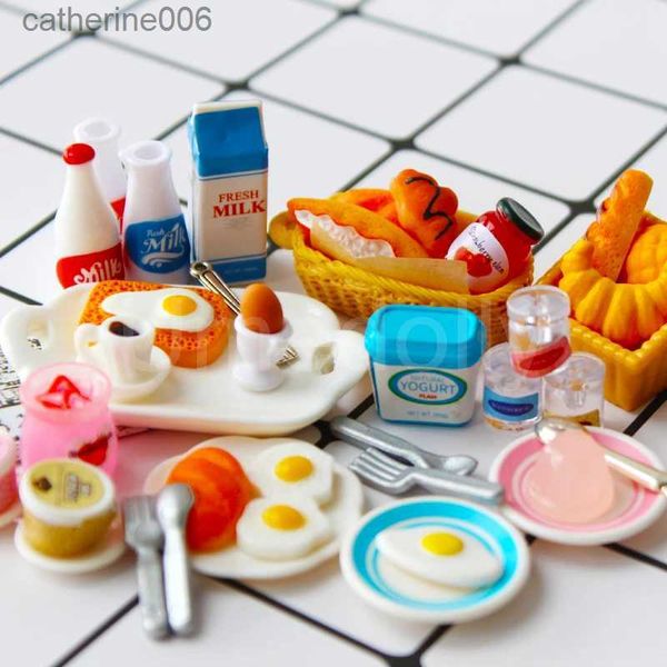 Cucine Gioca con il cibo 1 Set Carino Miniatura Casa delle bambole Colazione Mini Pane Latte Uovo Gioca con il cibo per la bambola Barbie Set da cucina Accessori per mobili GiocattoloL231026