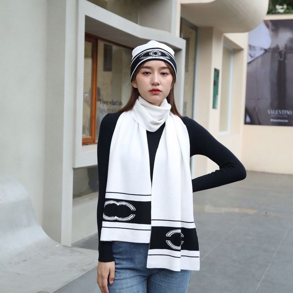 Sciarpa stile vintage bianco nero Sciarpa lavorata a maglia in cashmere di moda semplice Autunno e inverno Nuovo scialle di design Famiglia di Natale Ragazza Amore Regalo Sciarpa Accessori