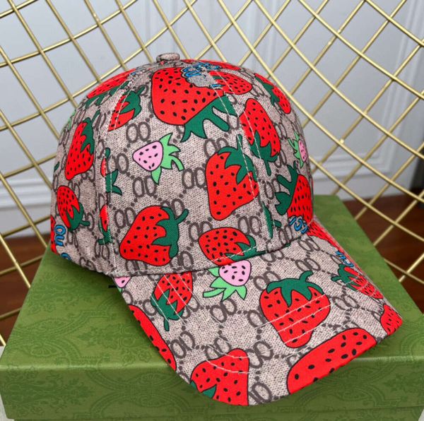 Berretti da baseball Berretti da baseball cappelli berretto da baseball di lusso Fragole disegni stile sportivo viaggio corsa indossare cappello temperamento versatile Selezione multipla di colori piacevole