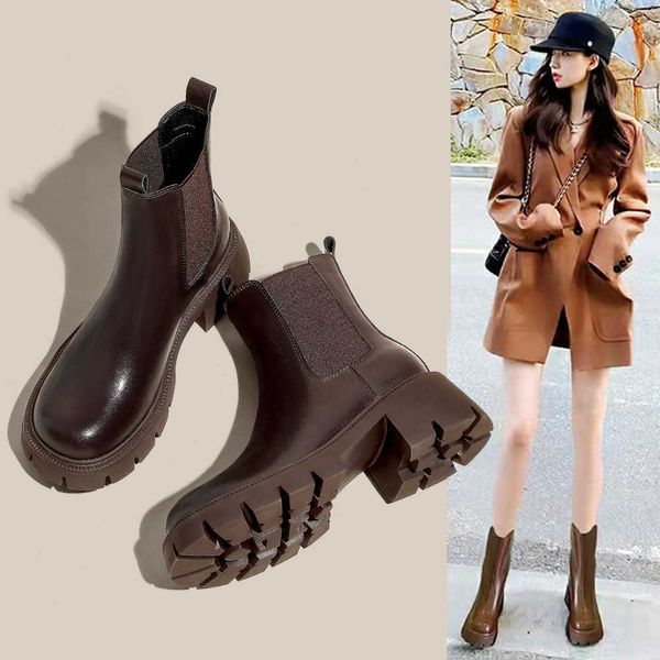 Chelsea Short Boots Donna 2023 Nuovo Autunno / Inverno Peluche Tubo di fumo Scarpe di cotone Suola spessa Marrone Martin Stivali Stile britannico 231026