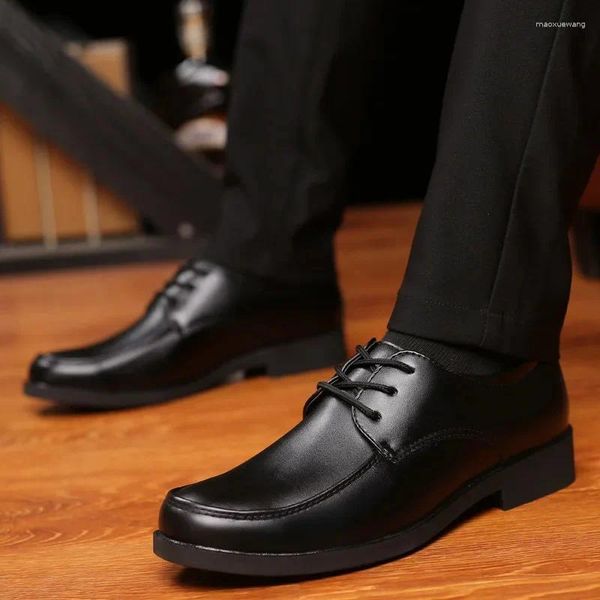 Sapatos de vestido preto homens formais outono inverno marca couro clássico negócios cavalheiro