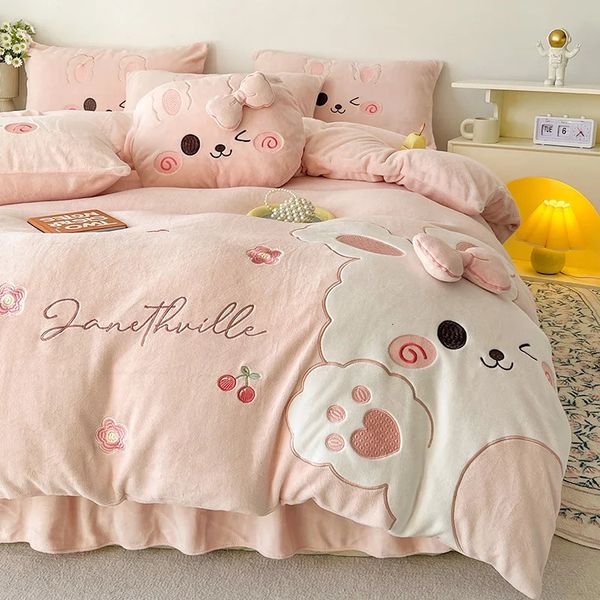 Conjuntos de cama Rosa Bonito Dos Desenhos Animados Coelho Applique Bordado Conjunto Veludo Fleece Duveta Capa Cama Folha Equipada Saia Fronhas 231026