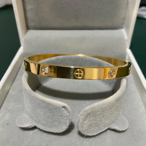 Bracciale con design in oro color zircone e croce con dado per unghie per donna in acciaio inossidabile con vite di marca gioielli Drop 231027