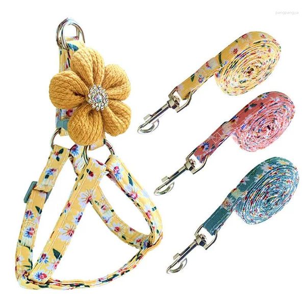 Collari per cani Fascia toracica per animali domestici decorata con diamanti e fiori Materiale in tessuto Corda di trazione regolabile Accessori per forniture da esterno