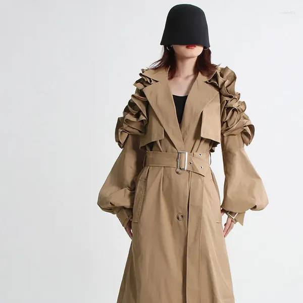 Trench da donna Personalità Strada Pendolare Vento Cappotto lungo Marea 2023 Autunno Manica con risvolto Increspatura Decorativa Splicing Lace-up Slim-fit