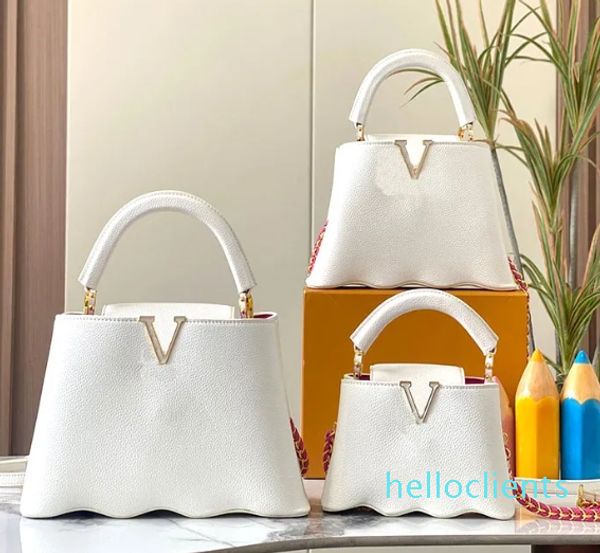 O designer de moda com fundo ondulado Refresh projeta uma bolsa de ombro elegante com um revestimento de couro Bolsa crossbody de mão