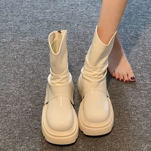 Botas francesas de sola grossa curta para meninas jovens outono / inverno elegante estilo ins elevado