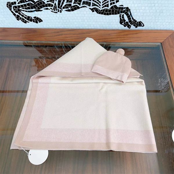 Bebês recém-nascidos menina menino moda cobertores de malha macia designer de malha cobertor com gorros pompom chapéus crochê panos envoltórios de cama de enfermagem em rosa branco
