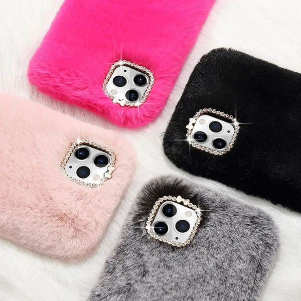 Casos de telefone celular Mulheres Luxo Fluffy Fur Phone Case Adequado para iPhone 11 Pro Max X XR XS Max 6 6s 7 8 Plus 12 Pro Mini Warm Fur À Prova de Choque Soft Cover 231026