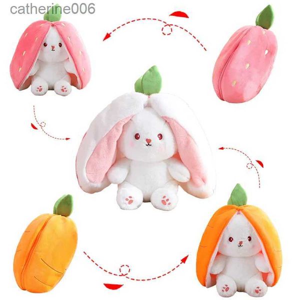 Animali di peluche ripieni 20-45 cm Nuovi giocattoli di peluche di coniglio fragola Kawaii Coniglietto morbido nascosto nel sacchetto di carote Bambola di pezza Nuovi regali per l'arredamento della camera dei bambiniL231027