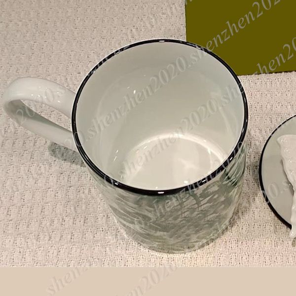 Copo bonito dos presentes da caneca da forma com água cerâmica da caixa de presente para copos de café do casal