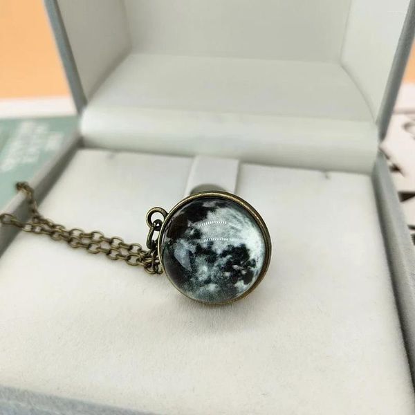 Catene Collana con ciondolo rotondo vintage colorato Galaxy Universe che si illumina al buio con sfera di vetro, girocollo con catena in metallo, collare regalo per gioielli di moda