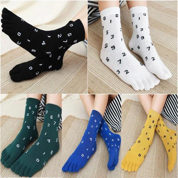 Frauen Socken 5 Paar Schwarz Weiß Brief Drucken Mit Zehen Herbst Winter Harajuku Casual Dicke Baumwolle Warme Finger Socke EU35-40