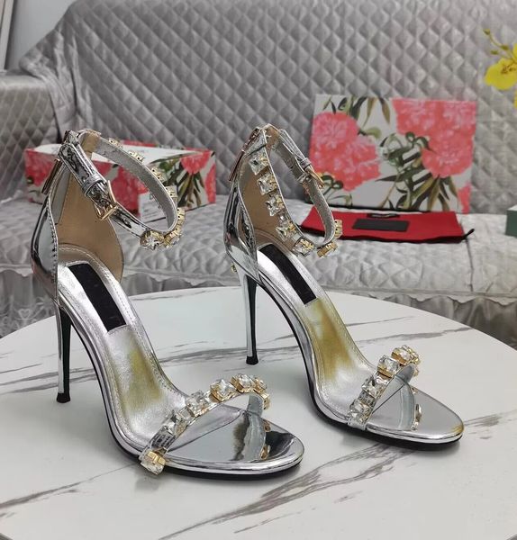 Sandali estivi di marca lucidati Scarpe da donna Strass Borchie Pelle verniciata Oro Argento Nero Tacchi alti Abito da festa Matrimonio Lady Sexy Walking EU35-43