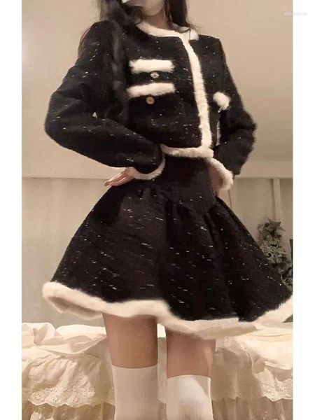 Abiti casual Vintage Nero 2 pezzi Set Gonna Donna Autunno caldo Kawaii Crop Top Coat Elegante Slim Mini Party Corea Abbigliamento moda 2023